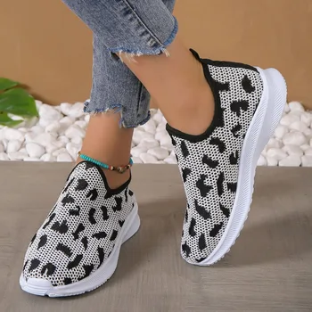 Новые женские кроссовки на мягкой подошве смешанных цветов, осень 2023, дышащие трикотажные туфли на плоской подошве без застежки, женская легкая нескользящая обувь
